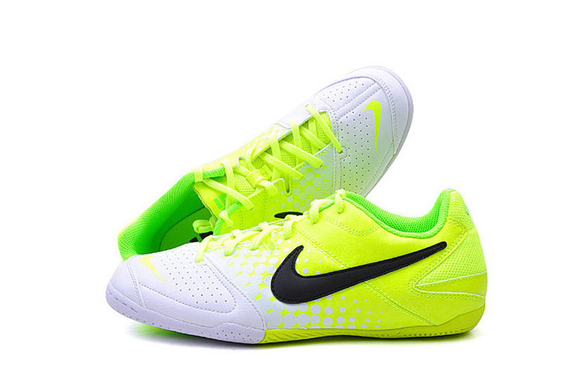 公式球 耐克足球鞋415131-701商品页面